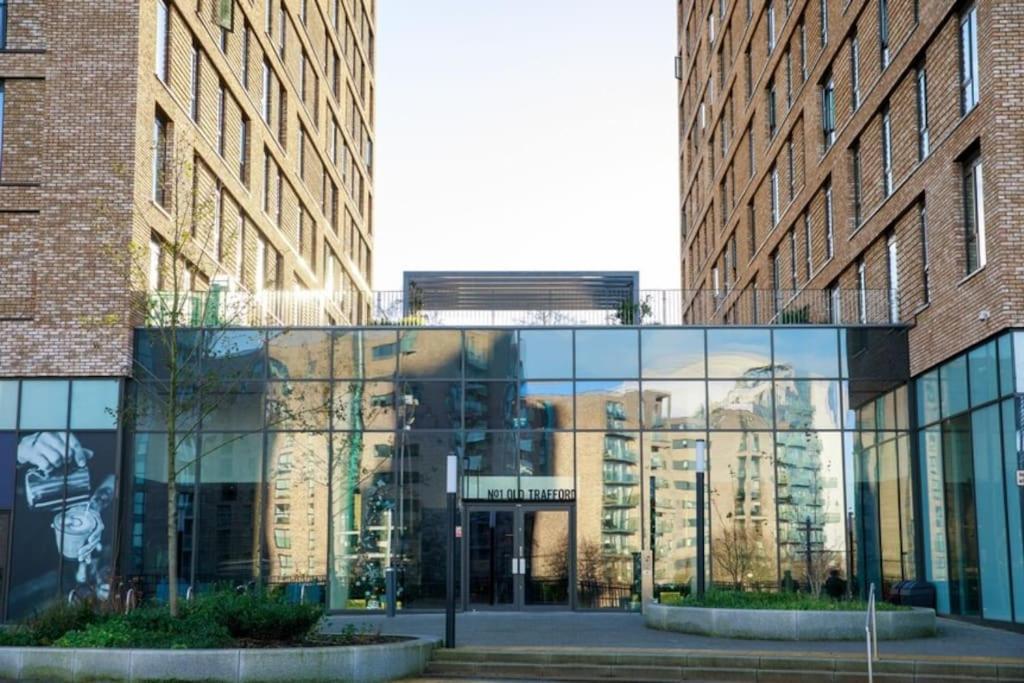 Modern Trafford 1Br Apartment-Free Parking-Cinema Room Manchester Eksteriør billede