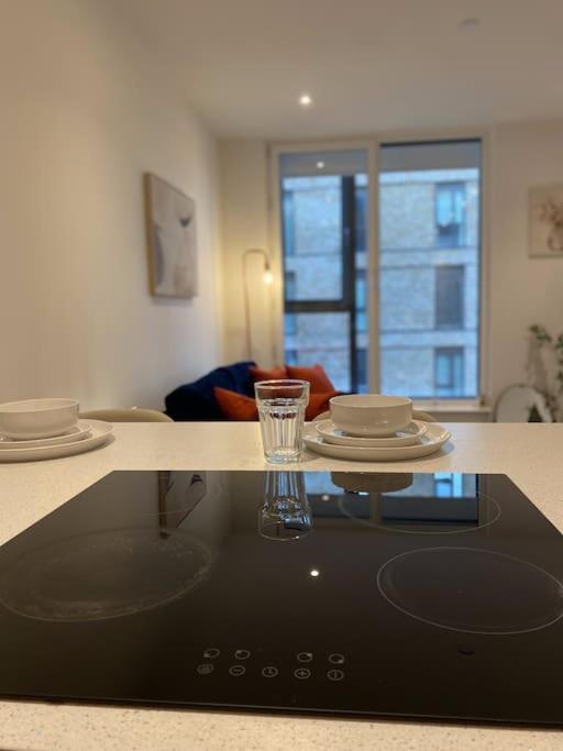 Modern Trafford 1Br Apartment-Free Parking-Cinema Room Manchester Eksteriør billede