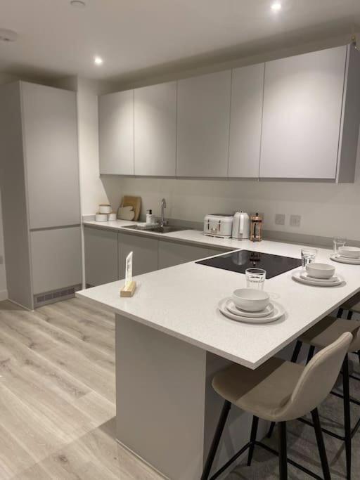 Modern Trafford 1Br Apartment-Free Parking-Cinema Room Manchester Eksteriør billede