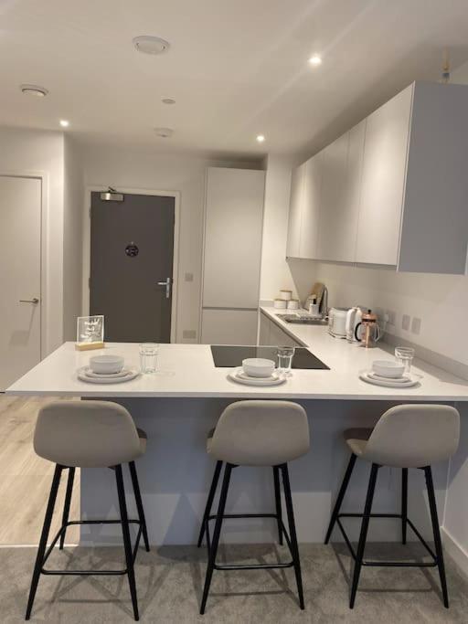 Modern Trafford 1Br Apartment-Free Parking-Cinema Room Manchester Eksteriør billede