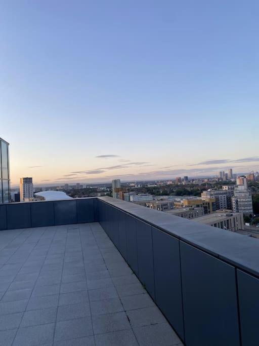 Modern Trafford 1Br Apartment-Free Parking-Cinema Room Manchester Eksteriør billede