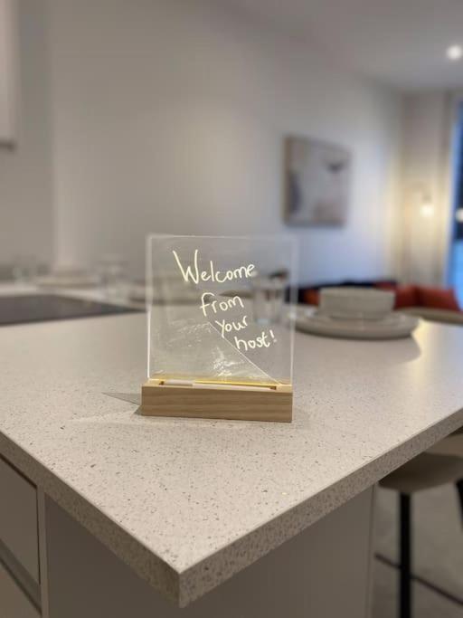Modern Trafford 1Br Apartment-Free Parking-Cinema Room Manchester Eksteriør billede