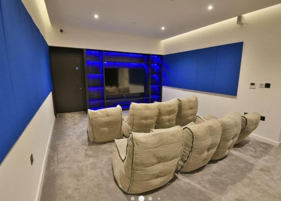 Modern Trafford 1Br Apartment-Free Parking-Cinema Room Manchester Eksteriør billede