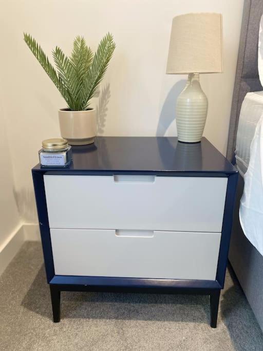 Modern Trafford 1Br Apartment-Free Parking-Cinema Room Manchester Eksteriør billede