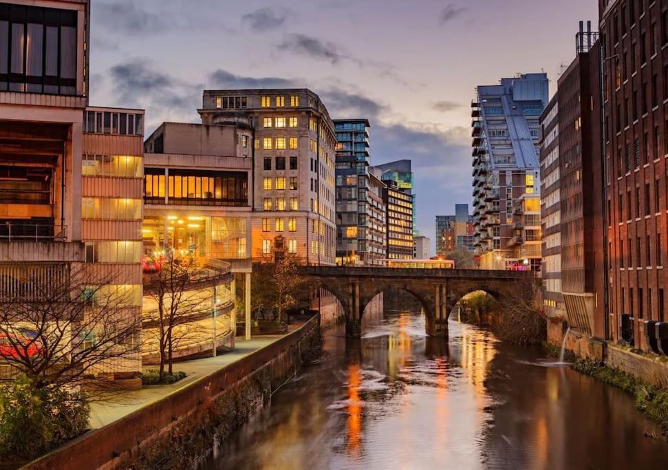 Modern Trafford 1Br Apartment-Free Parking-Cinema Room Manchester Eksteriør billede